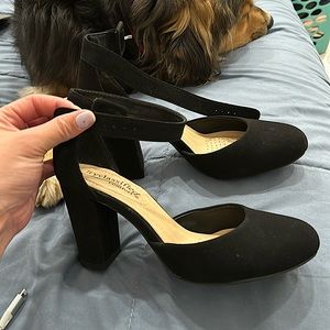 Black heels size: 7